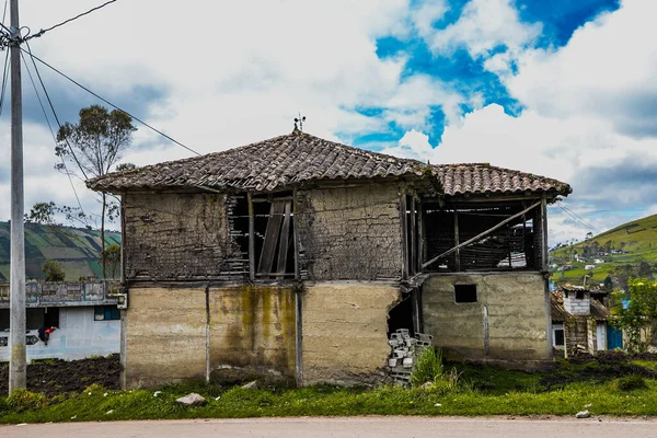 Старые Заброшенные Дома Эквадора Облачным Небом — стоковое фото