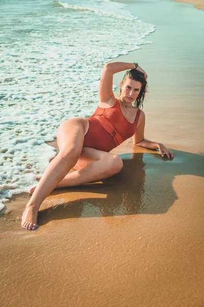 Vertical Shot Beautiful European Female Orange Swimsuit Posing Sea — Stock Photo, Image