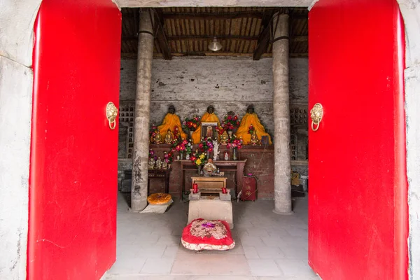 Ein Schrein Mit Götterstatuen Einem Taoistischen Tempel — Stockfoto