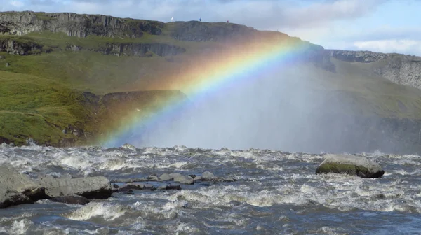 Plan Rapproché Arc Ciel Étendant Une Base Cascade Dans Une — Photo