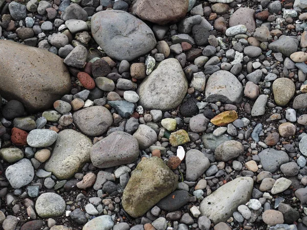 海岸の大小の小石の高角度のショット — ストック写真