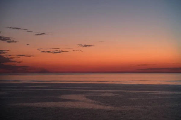 Дивовижний Знімок Красивого Морського Пейзажу Помаранчевому Фоні Заходу Сонця — стокове фото