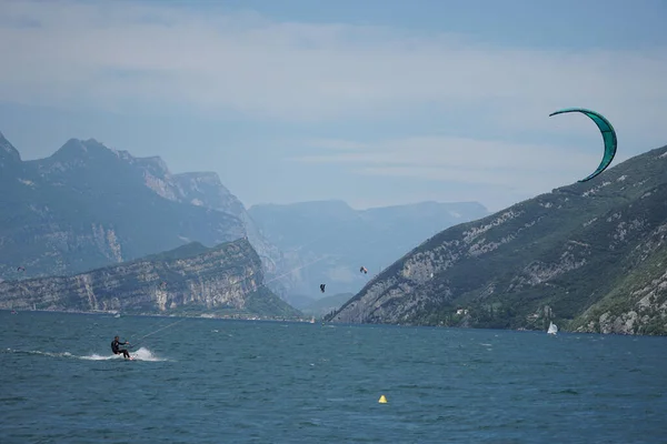 Malcesine Italien Juli 2020 Kitesurfer Auf Dem Schönen Gardasee Italien — Stockfoto