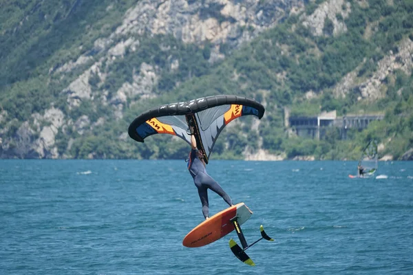 Malcesine Italy Temmuz 2020 Güzel Garda Gölü Nde Kanat Folyo — Stok fotoğraf