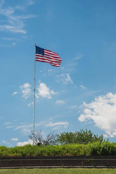 Vertical Shot American Flag Waving Pole Blue Sky Background — Stock Photo, Image