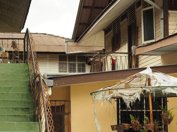 Exterior Antigas Casas Madeira Com Uma Escadaria Uma Varanda — Fotografia de Stock