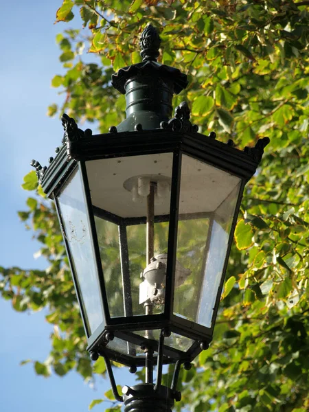 Tiro Vertical Uma Lanterna Gás Tradicional Duesseldorf — Fotografia de Stock