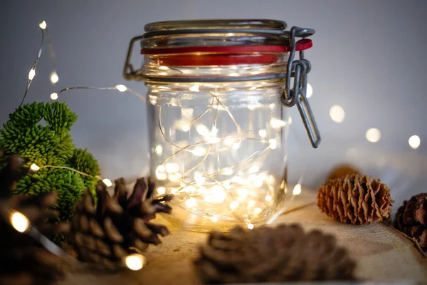 Primer Plano Los Bultos Del Árbol Navidad Luces Frasco Una —  Fotos de Stock