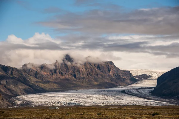 Een Prachtig Landschap Van Gletsjers Van Ijsland Onder Prachtige Witte — Stockfoto