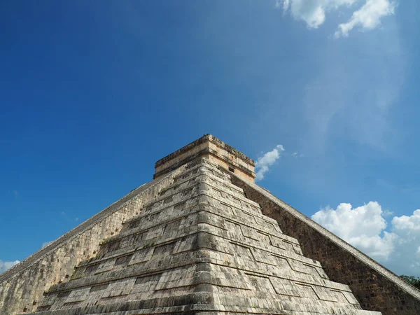 Tiro Baixo Ângulo Chichen Itza México — Fotografia de Stock