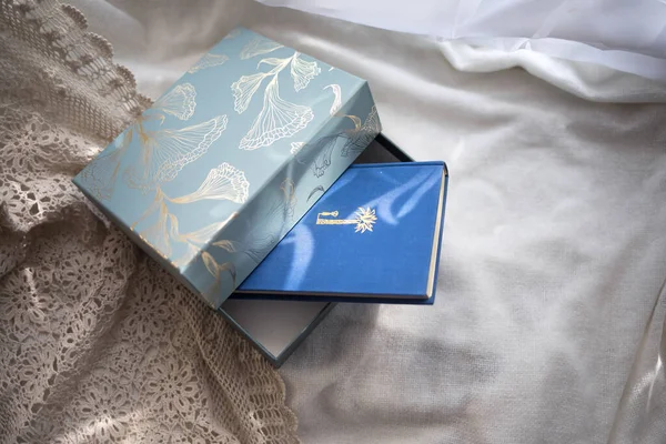 Closeup Shot Notebook Blue Gift Box White Tablecloth — Stock Photo, Image
