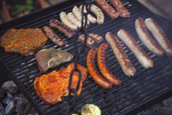 Tiro Alto Ângulo Carne Deliciosa Salsichas Churrasco — Fotografia de Stock