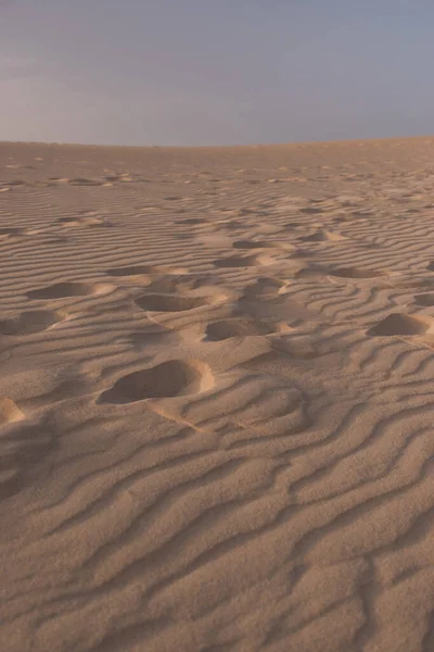 Een Verticale Opname Van Het Zand Duinen Van Corralejo Canarische — Stockfoto