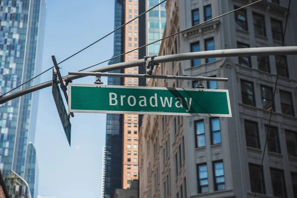 Green Street Sign Text Broadway Hanging Street Pole — Stock Photo, Image