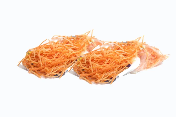 Las Zanahorias Rodajas Finas Recipiente Plástico Aislado Sobre Fondo Blanco —  Fotos de Stock