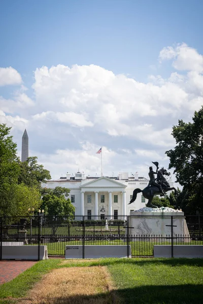 华盛顿特区 2020年8月4日 华盛顿特区 2020年8月4日 在白宫外的安德鲁 杰克逊雕像周围增加栅栏 — 图库照片