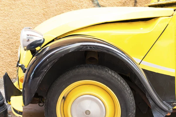 Een Close Shot Van Deur Van Een Gele Bug Auto — Stockfoto