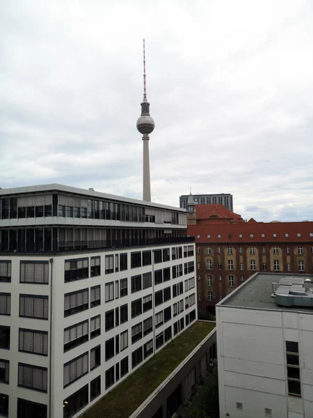 Eine Vertikale Tiefenaufnahme Des Berliner Fernsehturms Deutschland — Stockfoto