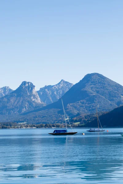 Avusturya Kıyılarında Güzel Bir Tekne Görüntüsü — Stok fotoğraf