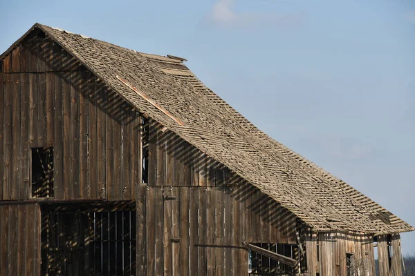 放棄された木製の農場の風景写真 — ストック写真
