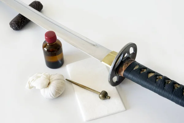 Uma Espada Katana Tradicional Lado Suprimentos Especiais Limpeza — Fotografia de Stock