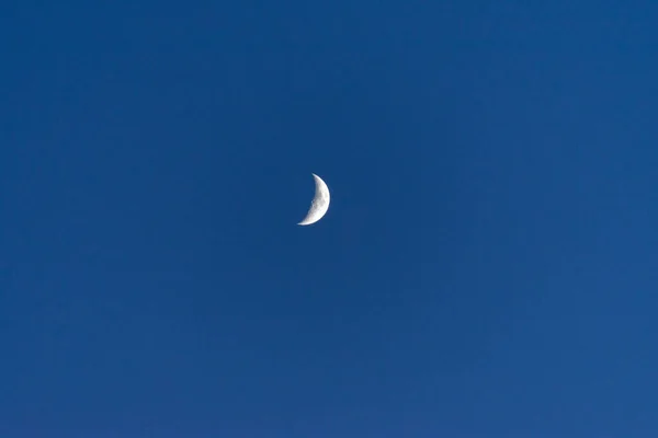 Uno Splendido Scenario Della Luna Nel Cielo Serale — Foto Stock