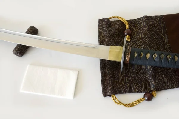 Uma Vista Superior Uma Tradicional Espada Katana Japonesa Suprimentos Limpeza — Fotografia de Stock