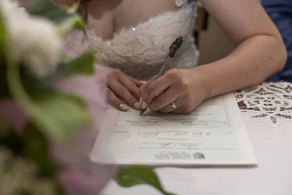 Closeup Shot Bride Signing Wedding Agreement — Stock Photo, Image