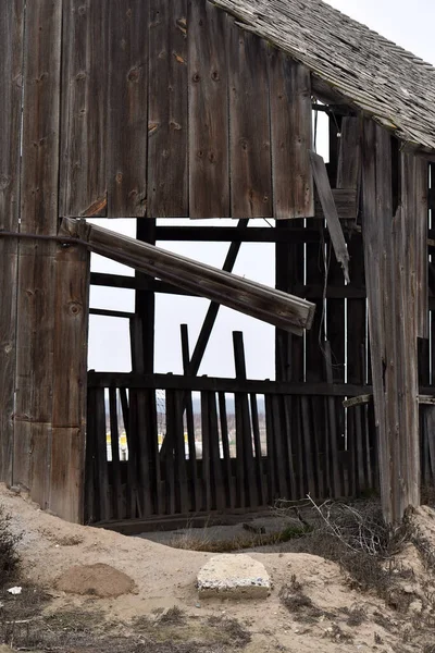 一个废弃的木制农场的特写镜头 — 图库照片