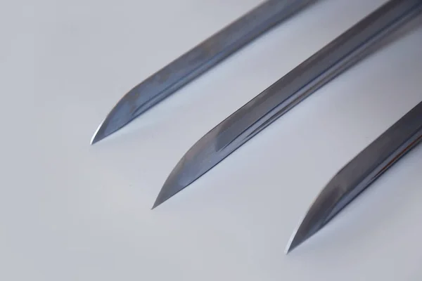 Zbliżenie Strzał Srebrnych Ostrzy Tradycyjnego Japońskiego Miecza Katana — Zdjęcie stockowe