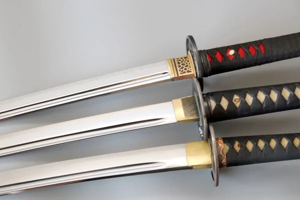Vysoký Úhel Výstřelu Tří Tradičních Japonských Katanských Mečů — Stock fotografie
