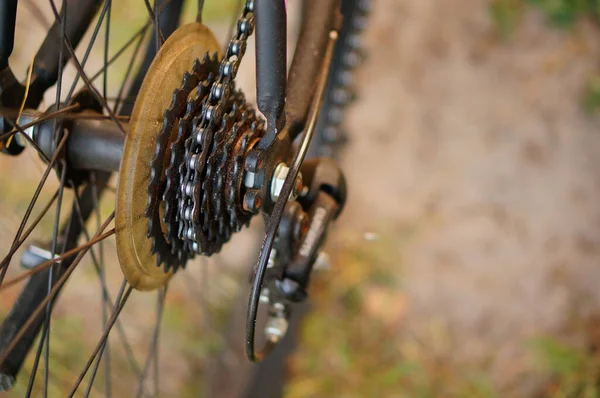 Bisikletin Zincirlerinin Yüksek Açılı Yakın Çekim Görüntüsü — Stok fotoğraf