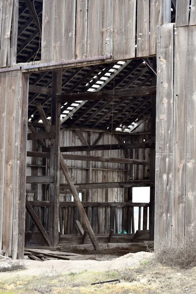 一个废弃的木制农场的特写镜头 — 图库照片