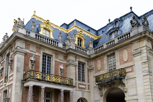 Palacio Versalles Bajo Cielo Nublado Durante Día Versalles Francia —  Fotos de Stock