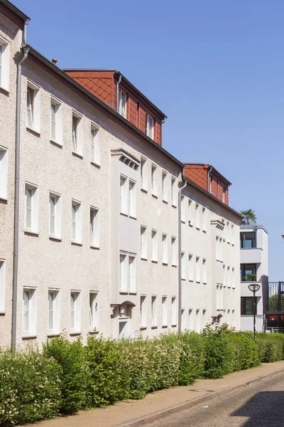 Plano Ángulo Bajo Edificio Sobre Fondo Cielo Azul Mecklemburgo Vorpommern —  Fotos de Stock