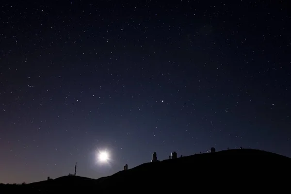 Una Hermosa Vista Observatorio Bajo Cielo Estrellado —  Fotos de Stock