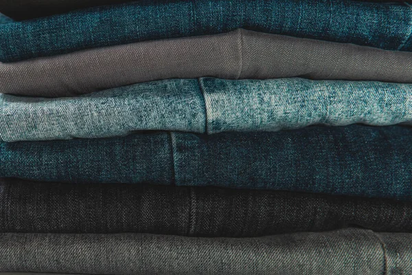 Uma Pilha Jeans Bem Dobrados — Fotografia de Stock