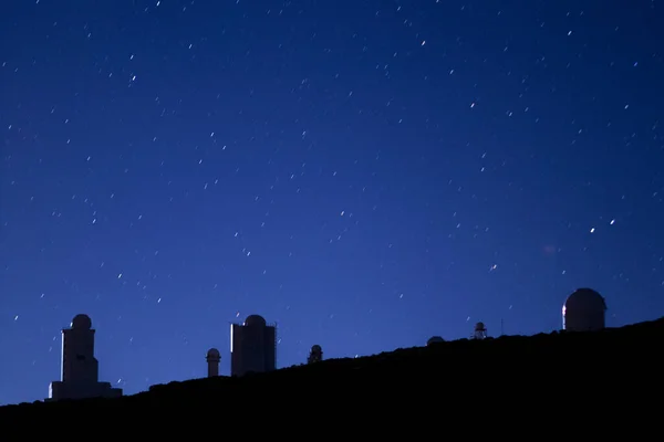Ein Schöner Blick Auf Ein Observatorium Unter Einem Sternenhimmel — Stockfoto