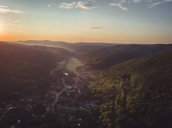 Kırsal Bir Bölgenin Ormanların Tepelerin Havadan Çekilmiş Görüntüsü — Stok fotoğraf