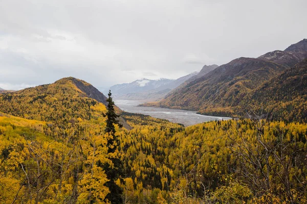 Uma Paisagem Outono Nas Montanhas Alasca — Fotografia de Stock