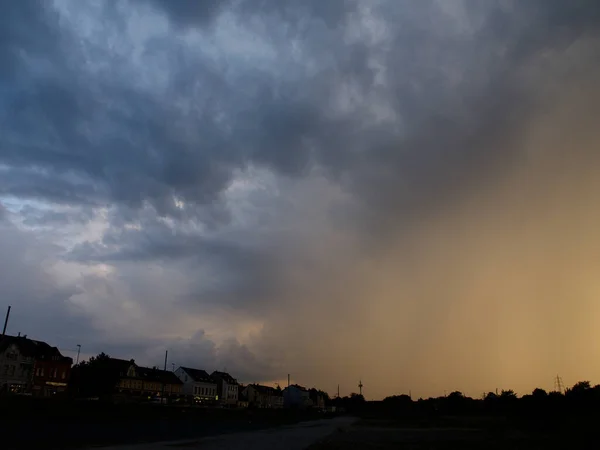 Nuvens Pesadas Céu Como Uma Tempestade Move Noite — Fotografia de Stock