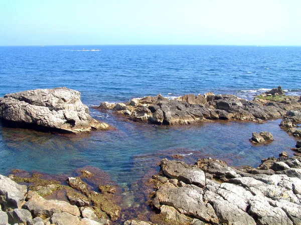 Deniz Kıyısındaki Kayaların Yakın Çekimi — Stok fotoğraf