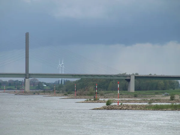 Bridge Leading River Rhine Rees Two Windmills Background — Stock Photo, Image