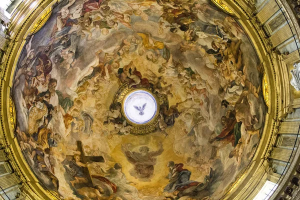 Výstřel Krásných Fresek Kopuli Kostela Gesu Římě Obraz Ptáka Uprostřed — Stock fotografie