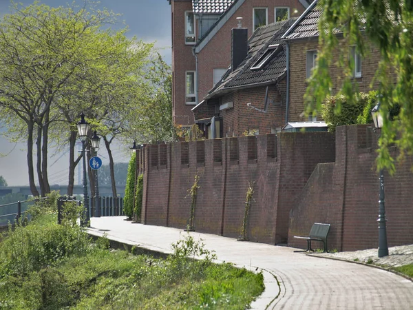 Widok Wzdłuż Muru Starego Miasta Rees Niemcy — Zdjęcie stockowe