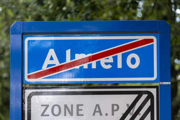 ALMELO, NETHERLANDS - Aug 06, 2020: Traffic sign denoting that you are about to exit a residential area in which speed limits are no longer the same and parking zone rules applies — Stock Image Almelo Netherlands Aug 2020 Traffic Sign Denoting You Exit Residential Stock Picture