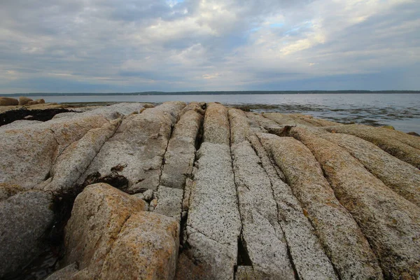 Zbliżenie Ujęcie Dużych Kamieni Plaży — Zdjęcie stockowe
