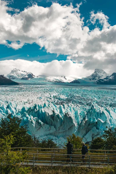 阿根廷莫雷诺冰川圣克鲁斯的垂直拍摄 — 图库照片