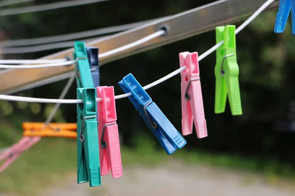 Closeup Shot Colorful Plastic Clothespins Wire — Stock Photo, Image
