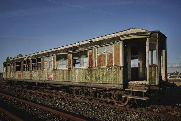 Старый Ветреный Деревянный Поезд — стоковое фото